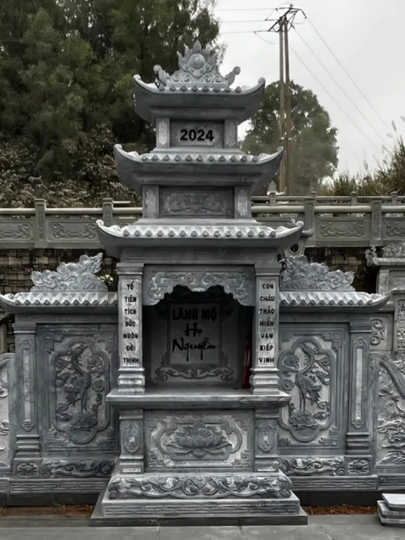 Mẫu lăng mộ đá ba mái đao nguyên khối