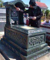 Mẫu mộ đẹp đá hoa cương có mái CT102