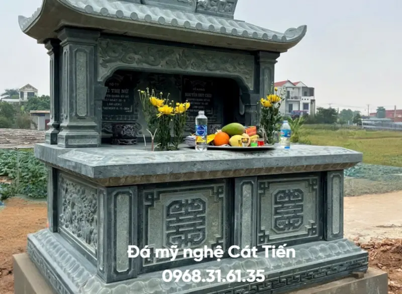 mộ đá đôi xanh rêu một mái