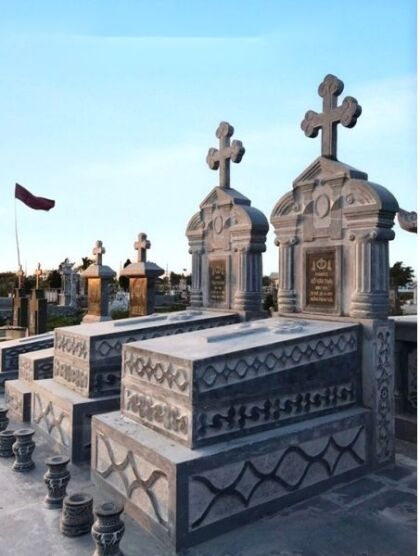 Mộ công giáo đá xanh đen do Đá Mỹ Nghệ Cát Tiến thi công tại Nam Định cũ năm 2017