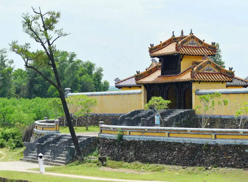 Công trình mang vẻ đẹp giản dị, hài hòa với thiên nhiên, lấy núi sông làm phông nền