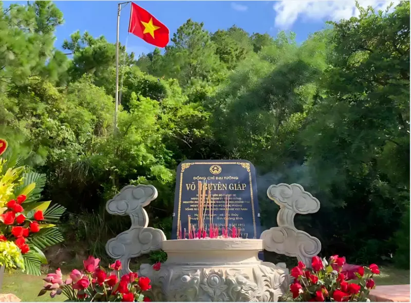 Không gian mộ phần tĩnh lặng, mộc mạc nhưng toát lên sự thiêng liêng