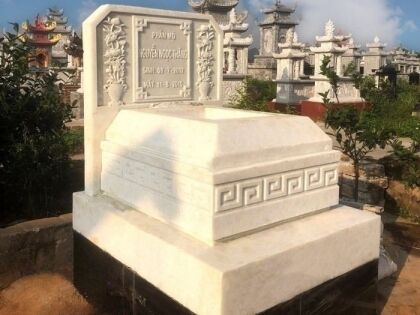 Góc trái công trình lăng mộ đá trắng CT01 do Đá Mỹ Nghệ Cát Tiến chế tác và thi công