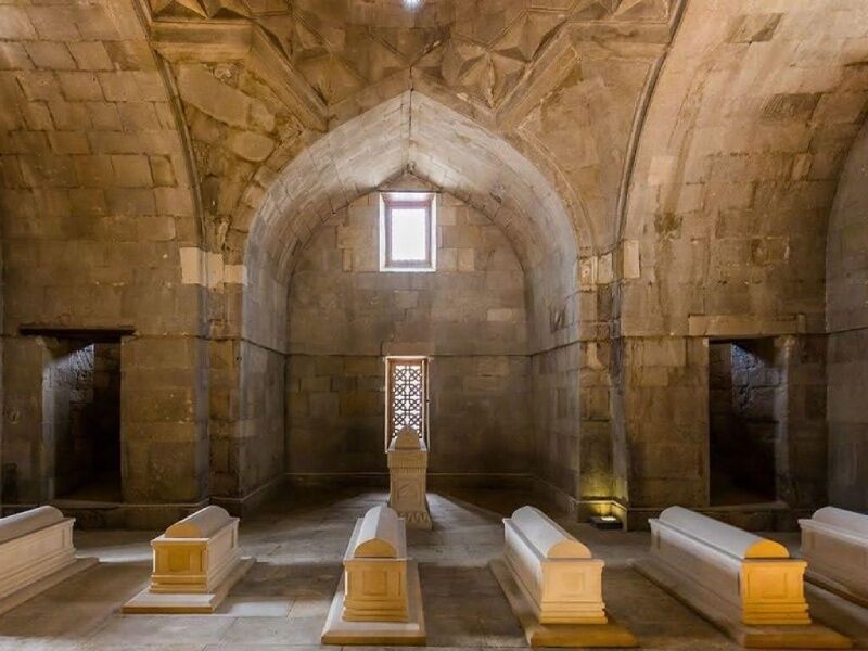 Bên trong Lăng mộ Hoàng gia