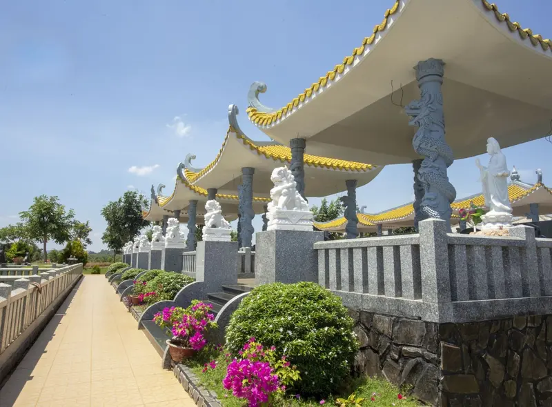 Mẫu khuôn viên lăng mộ dòng họ rộng rãi với lối đi riêng 