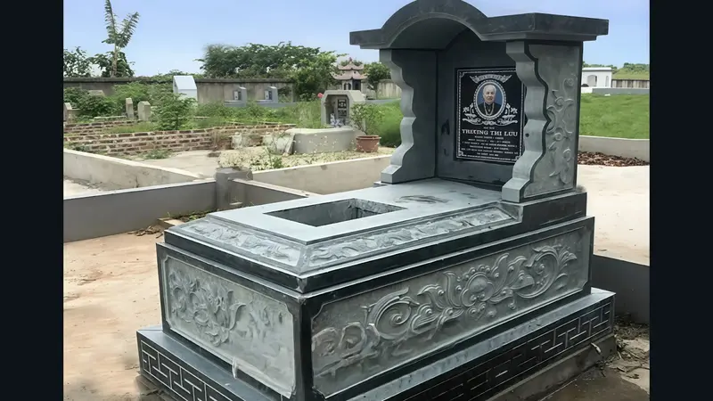 Mộ đá đơn hình chữ nhật là kiểu dáng phổ biến nhất, tượng trưng cho sự ổn định, vững chãi và bền lâu