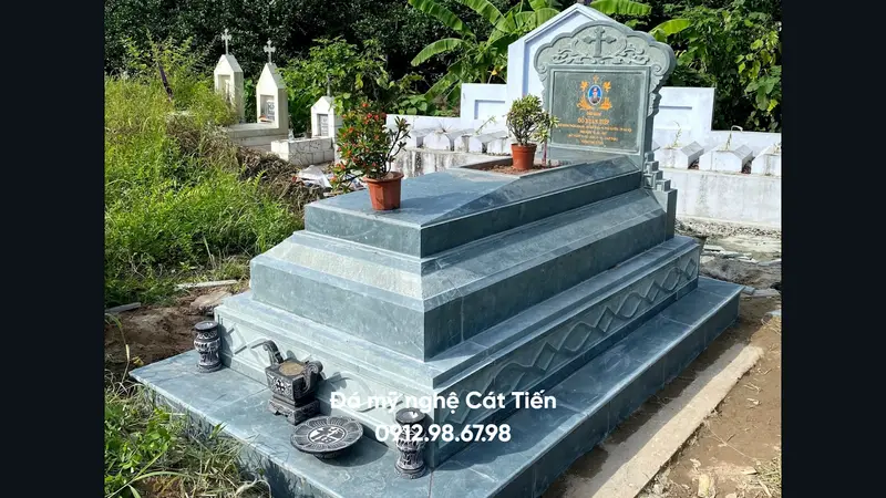 Mỗi sản phẩm lăng mộ của Đá mỹ nghệ Cát Tiến đều được thiết kế tinh xảo, tuân thủ đặc trưng văn hóa đạo Thiên Chúa