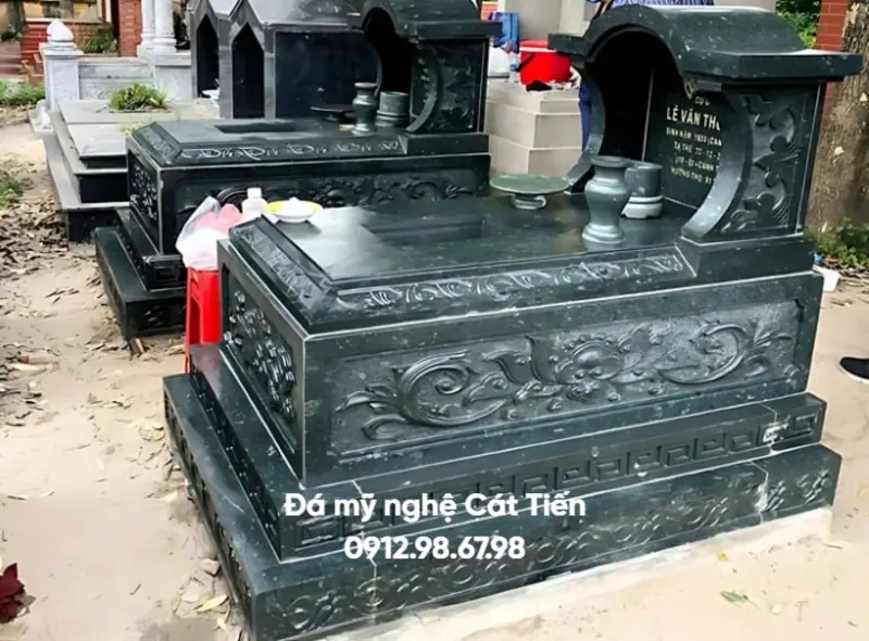 Đá mỹ nghệ Cát Tiến cung cấp cho gia chủ mẫu lăng mộ đá xanh rêu bền, đẹp với chi phí hợp lý, rõ ràng