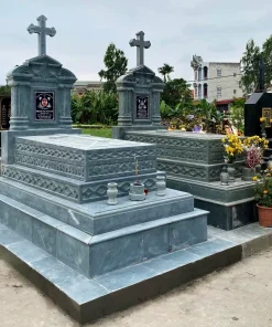 Mẫu mộ đá công giáo xanh rêu CT40 được chế tác và thi công năm 2025