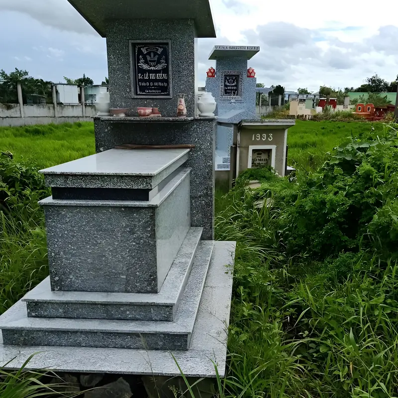 Trắng Suối Lau với bề mặt bóng mịn, vân đá tự nhiên tinh tế, giữ được độ bền đẹp lâu dài ngoài trời