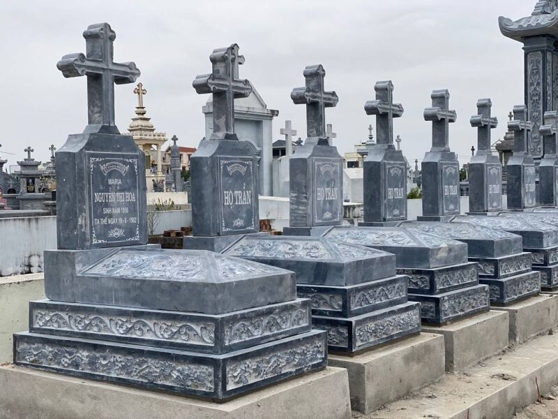 Mộ công giáo đá xanh đen CT42 thi công tại Thanh Hoá năm 2024