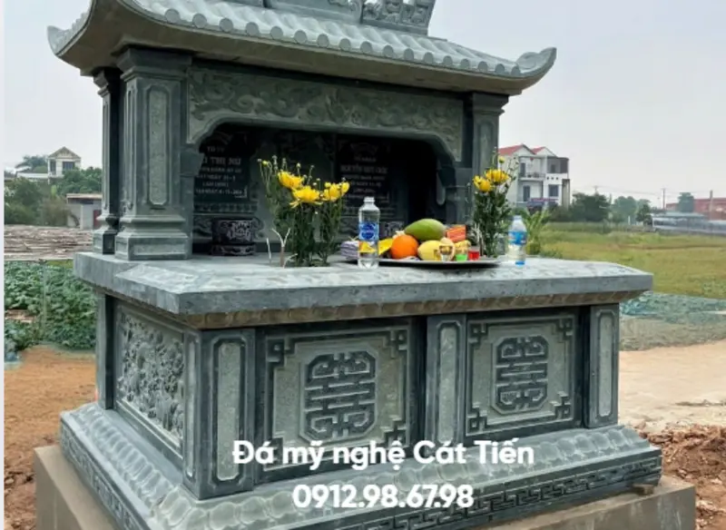 Đá mỹ nghệ Cát Tiến cung cấp mộ đá đôi xanh rêu nguyên khối, chạm khắc hoa văn tinh xảo, chuẩn phong thủy