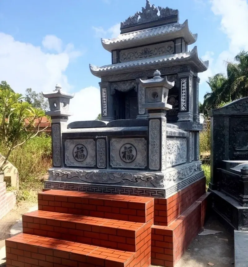 Mẫu mộ đá xanh đen hai mái nguyên khối tự nhiên