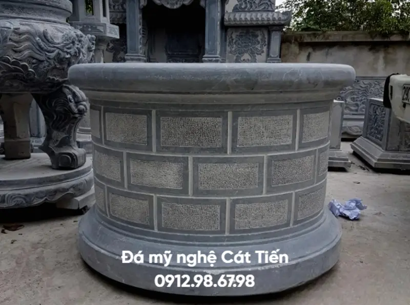Đá mỹ nghệ Cát Tiến cung cấp mẫu mộ đá tròn phong cách đơn giản với họa tiết giả gạch xếp khối chữ nhật