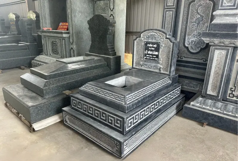 Mẫu mộ đá xanh đen đơn giản không chạm khắc hoa văn