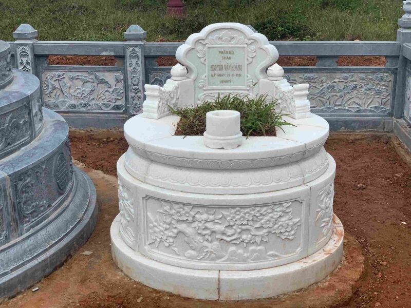 Mẫu mộ tròn bằng đá CT56 được Đá Mỹ Nghệ Cát Tiến thi công tại Cà Mau năm 2025.