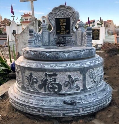 Mẫu mộ tròn đá CT61 có thiết kế 3 tầng được Đá Mỹ Nghệ Cát Tiến thi công tại Sơn La