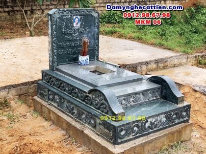 Mộ đá đơn giản đẹp xanh rêu MKM 06