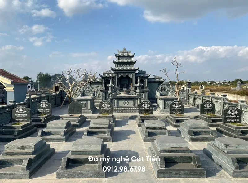 khu lăng mộ đá xanh rêu đẹp