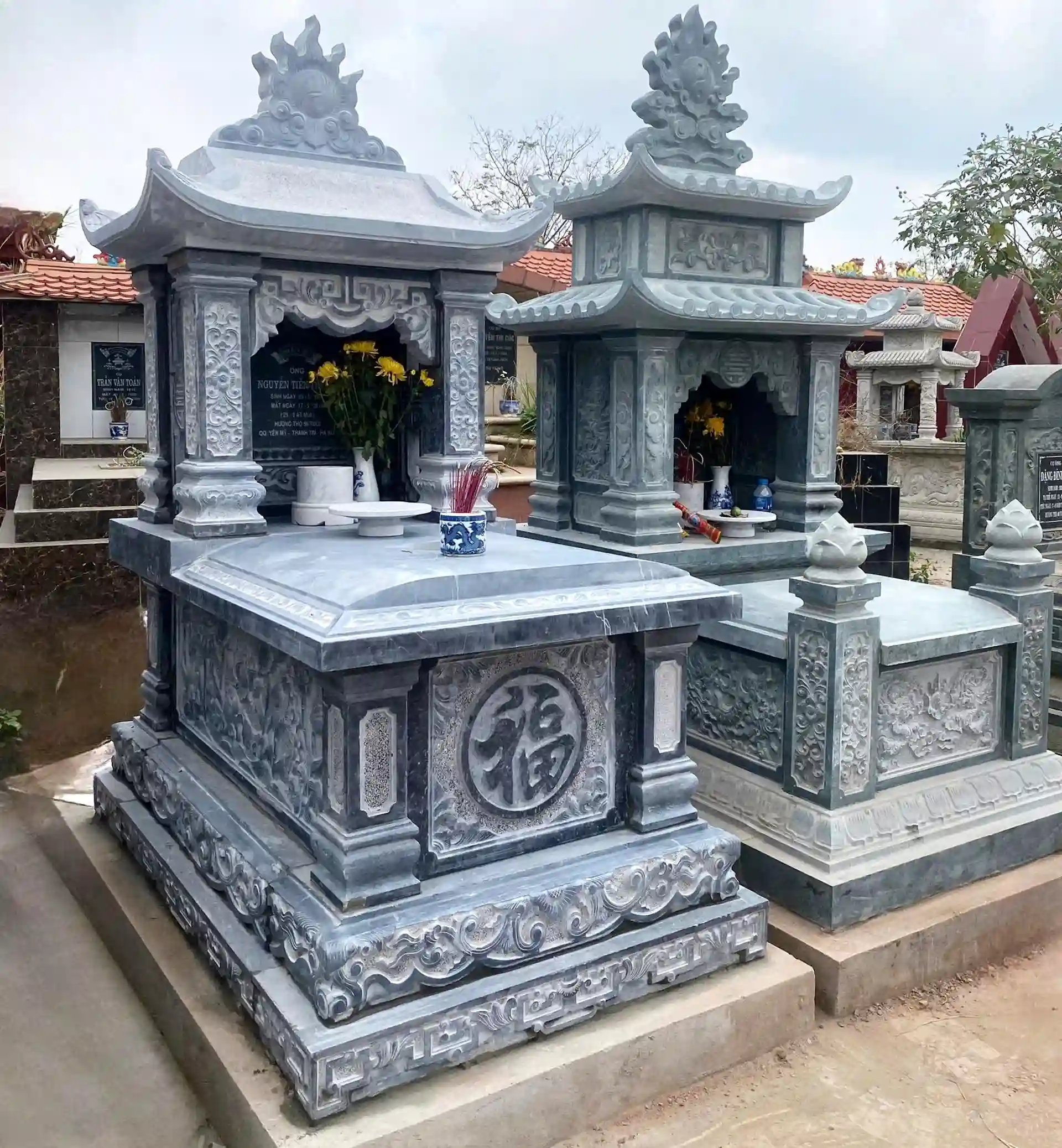 Lăng mộ đá xanh đen CT33 thi công bởi Đá Mỹ Nghệ Cát Tiến