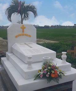 Mộ đá công giáo trắng do Đá Mỹ Nghệ Cát Tiến thi công tại Hà Tĩnh năm 2025