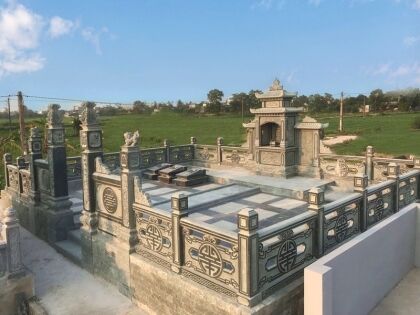 Khu lăng mộ đá xanh rêu thi công ở Quảng Trị