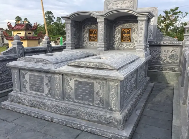Lăng mộ đá đôi hàm chứa nhiều ý nghĩa phong thủy, tượng trưng cho sự gắn bó bền chặt, cân bằng âm dương và phúc lộc trường tồn cho hậu thế