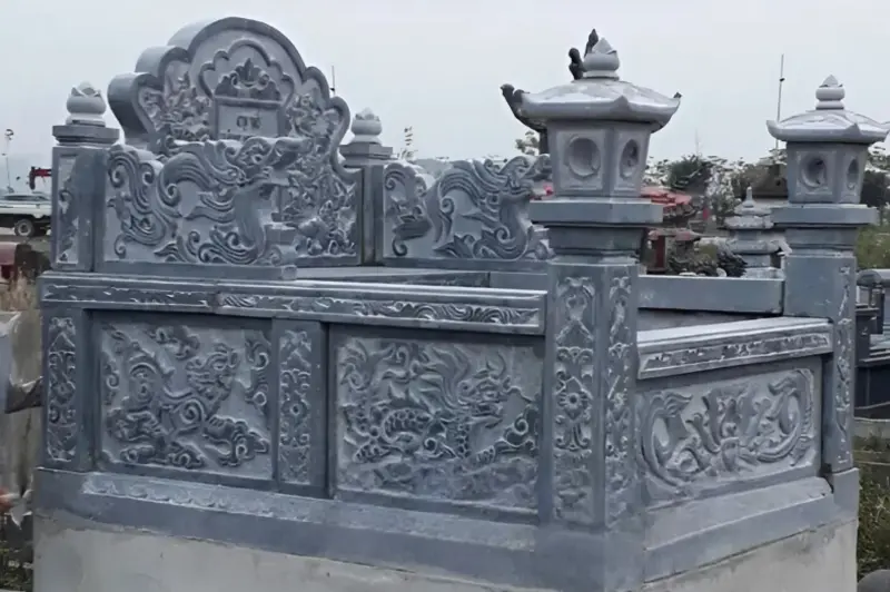 Gia chủ nên tham khảo các kinh nghiệm khi tiến hành xây dựng lăng mộ đá để đảo về mặt tâm linh và thẩm mỹ