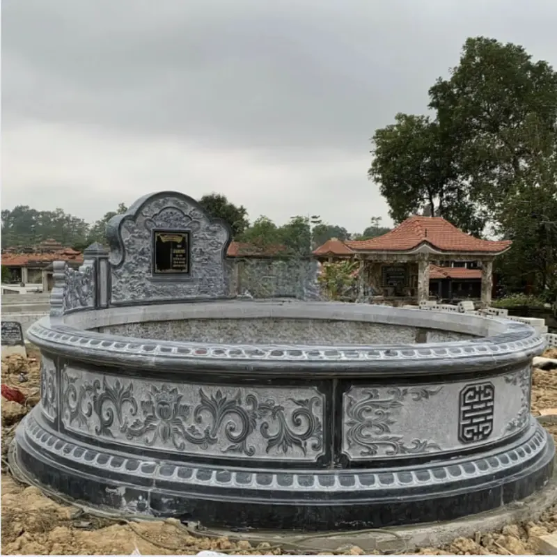 Mẫu lăng mộ tổ đá vuông được làm từ đá xanh đen tự nhiên, các hoa văn được chạm khắc tinh tế