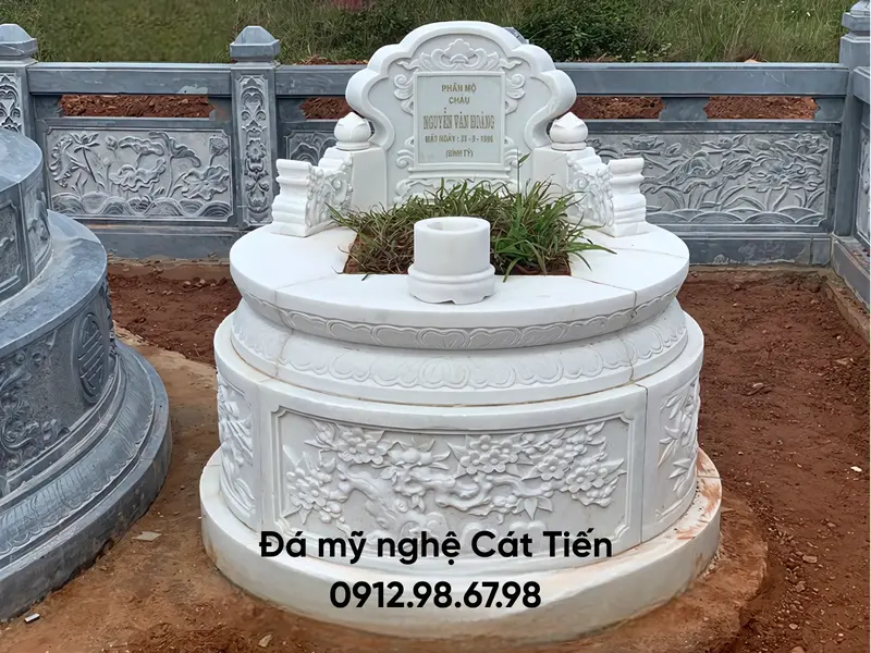 Đá mỹ nghệ Cát Tiến cung cấp mẫu Lăng mộ đá tròn được chế tác từ đá trắng mang thẩm mỹ cao