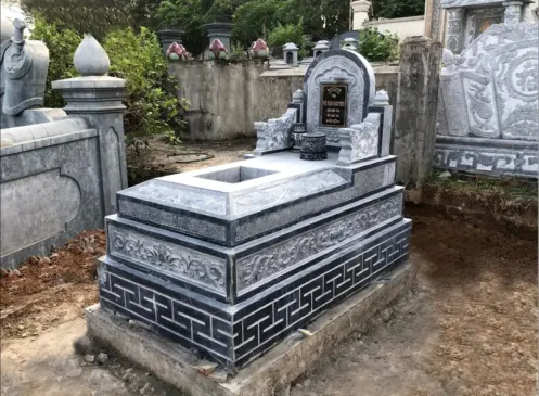 Lăng mộ đá xanh đen