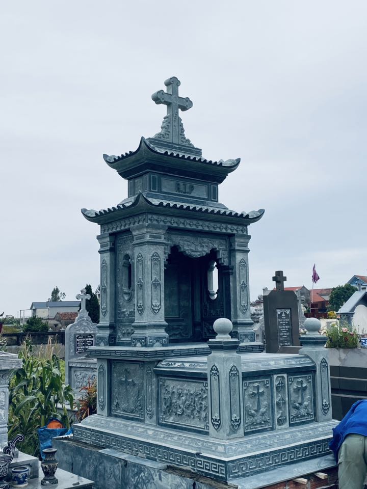 mộ đá công giáo xanh den 2 mái