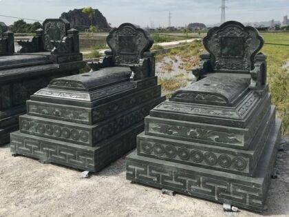 Mộ đá granite CT97 và các sản phẩm khách nằm trong công trình Đá Mỹ Nghệ Cát Tiến thi công tại Hoà Bình cũ năm