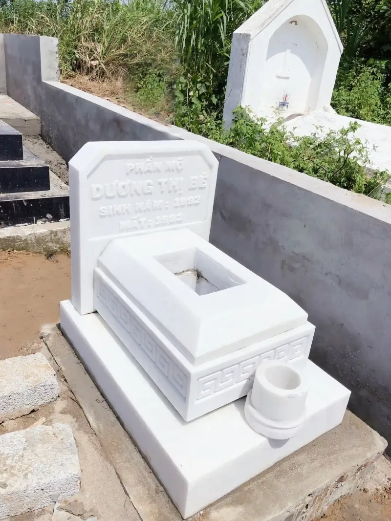 Lăng mộ đá hoa cương granite trắng đơn giản CT109 được Đá Mỹ Nghệ Cát Tiến thi công tại Nghệ An năm 2025