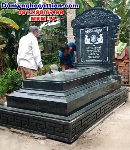 Mộ đá đơn giản tự nhiên tam cấp đẹp MKM 14