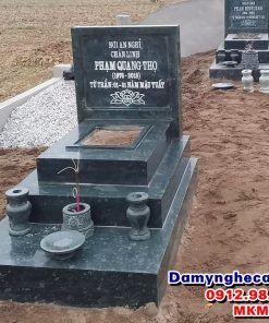 Mộ đá tam cấp xanh rêu đơn giản đẹp MKM 03