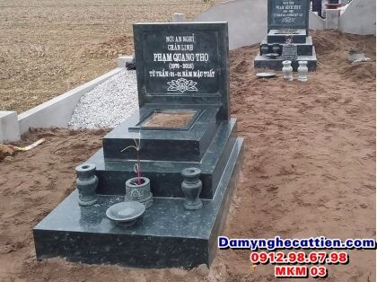 Mộ đá tam cấp xanh rêu đơn giản đẹp MKM 03