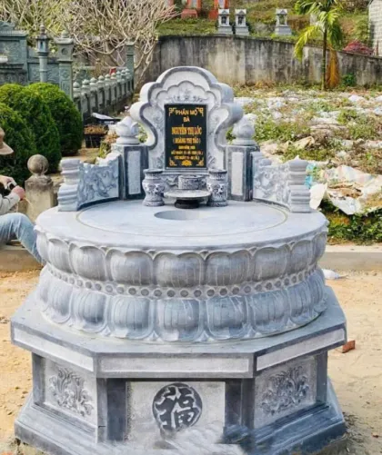 mộ đá bát giác