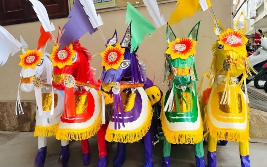 Phần vàng mã với 5 con ngựa giấy và có thể điều chỉnh tùy theo phong tục từng địa phương