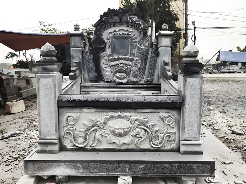 Chạm khắc hoa sen trên đế mộ