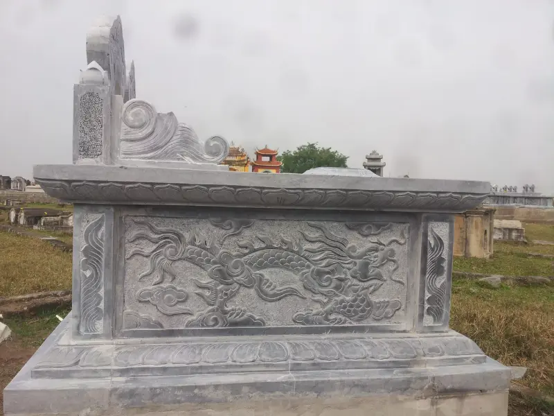 Hình tượng rồng uốn lượn kết hợp phượng múa