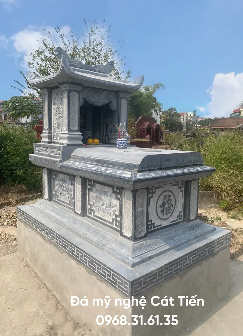 Mộ đá một mái khắc hoa sen kết hợp chữ