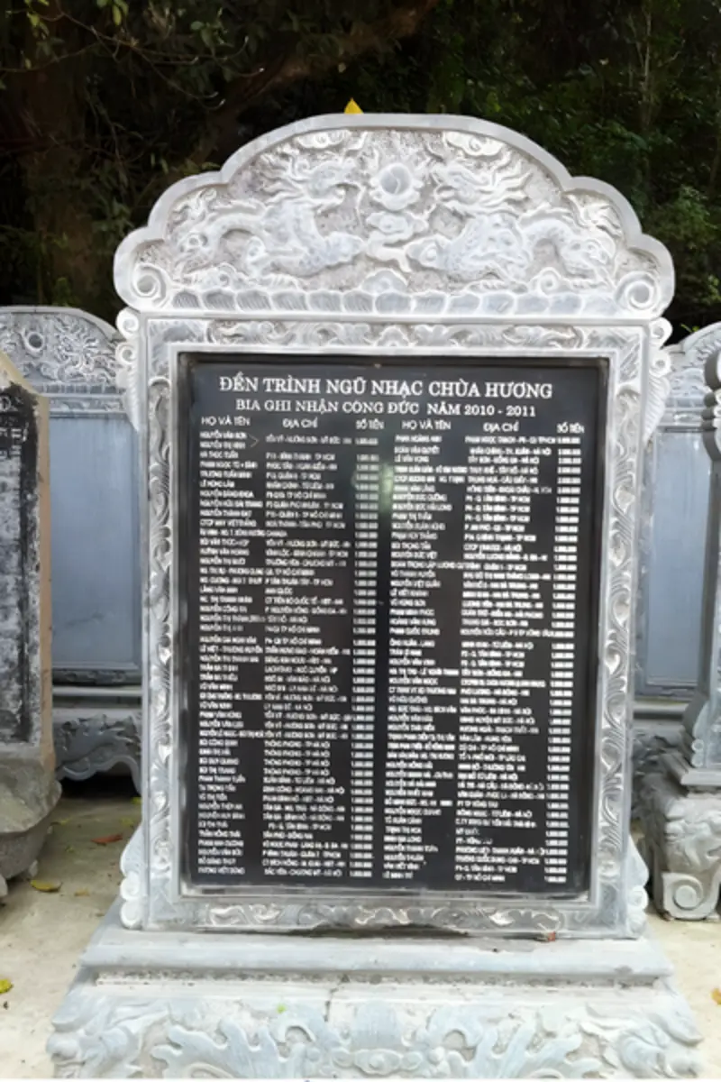 Mẫu bia mộ đá chạm khắc rồng phượng đối xứng