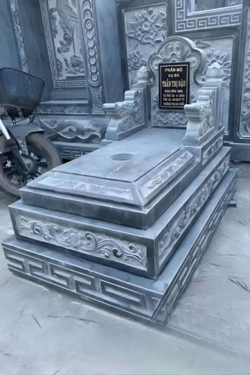 Mẫu hoa văn bia mộ đá xanh được hoa văn chạm khắc đơn giản